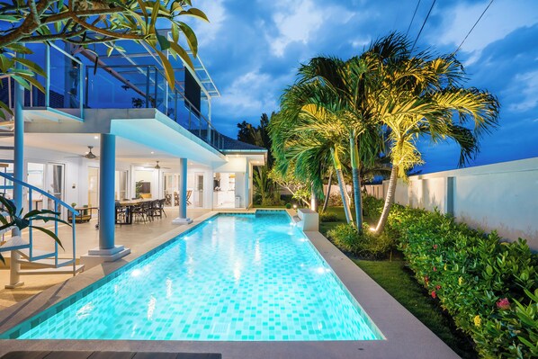 Indoor pool - Kira Japandi Escape Sauna Rooftop Cinema (Hua Hin)