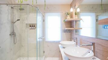 House | Bathroom | Hair dryer, bathrobes, towels, soap