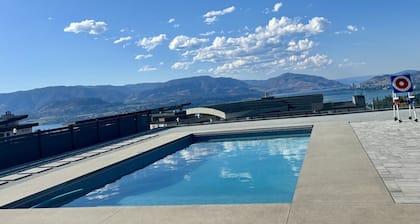 Hilltop Vistas Kelowna - Retreat with Lake & Mountain View Near Wineries, Trails