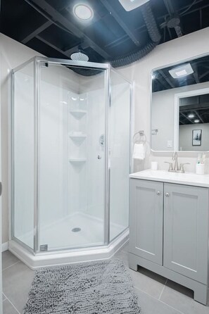 Hårføner og håndklær