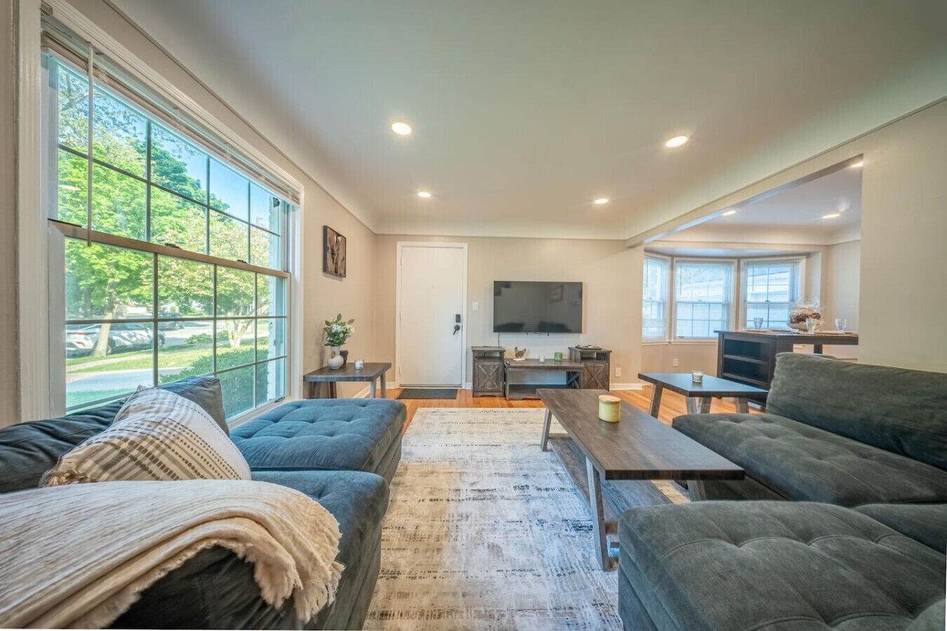 Smart TV, books, offices