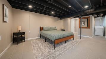 3 bedrooms, desk, iron/ironing board, travel cot