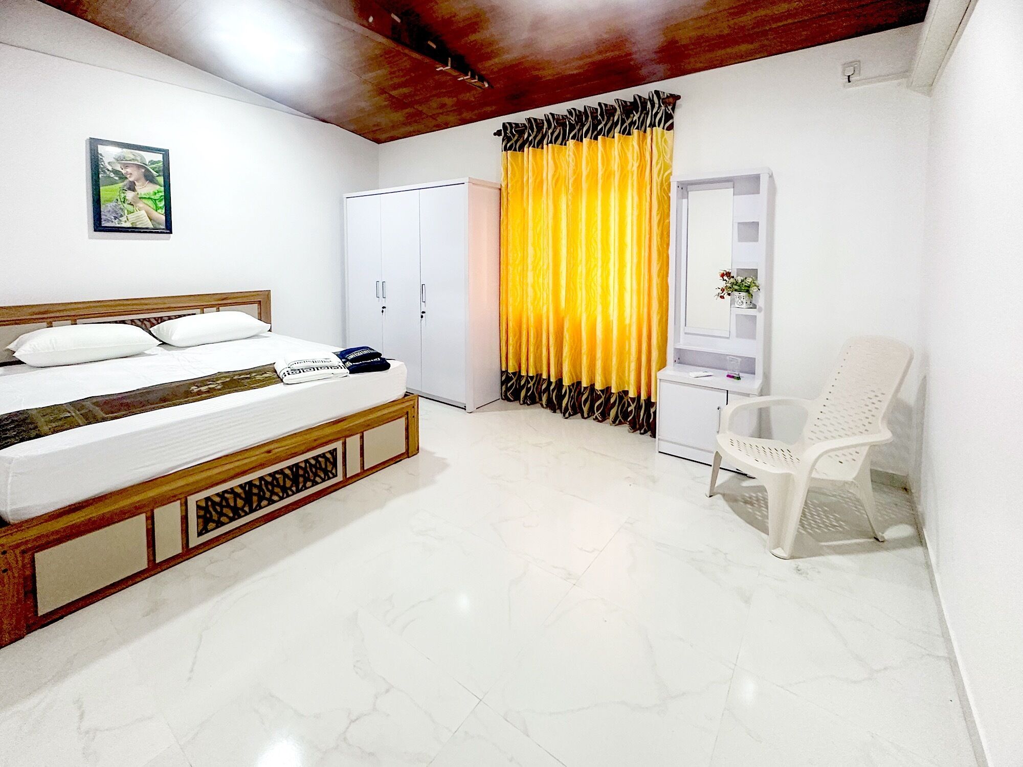 3 bedrooms, desk, iron/ironing board, free WiFi