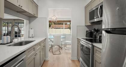 Modern & Beachy 3bd/2bth Largo Escape!