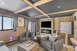 Smart TV, fireplace, stereo