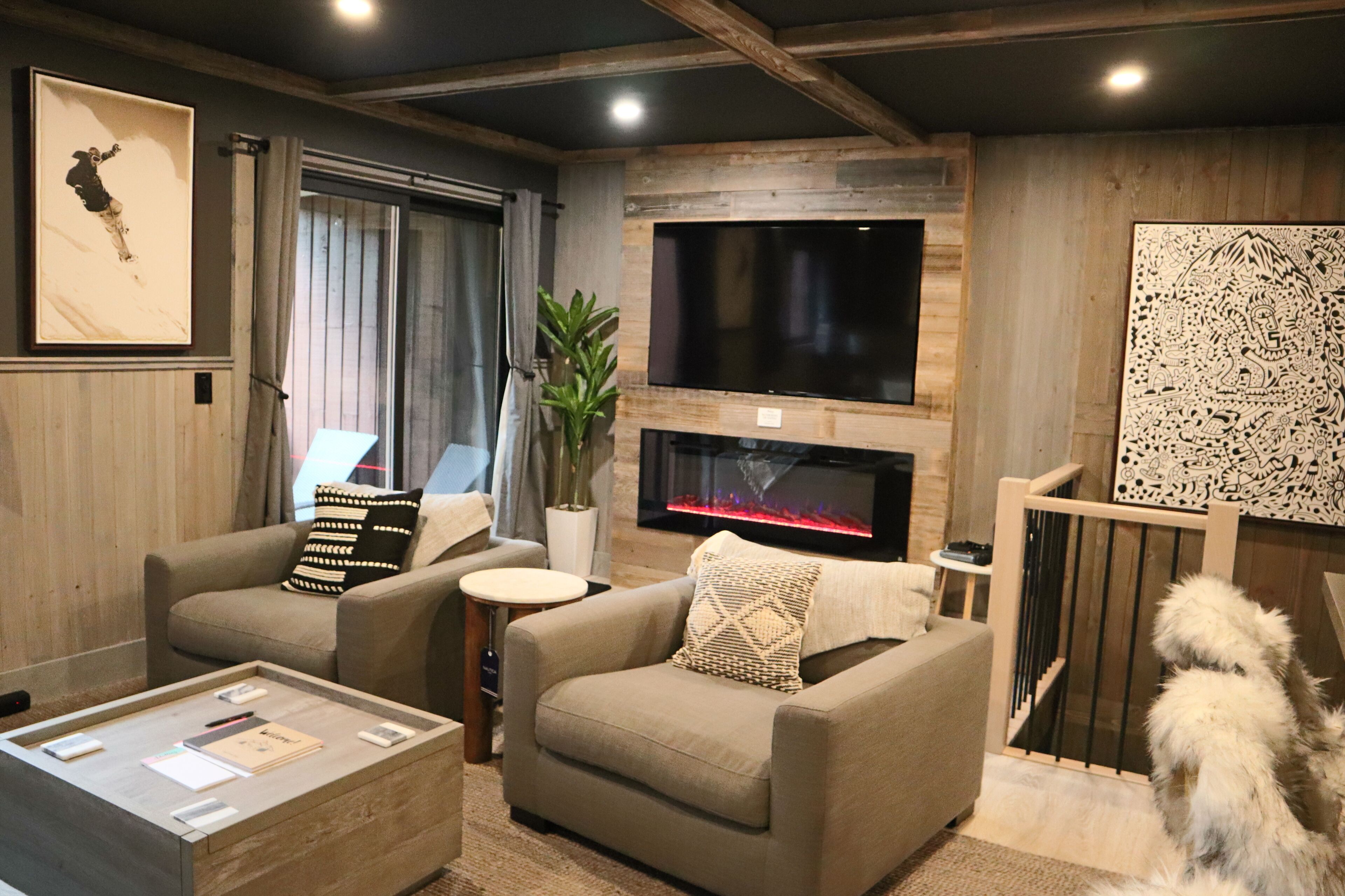 Smart TV, fireplace, stereo