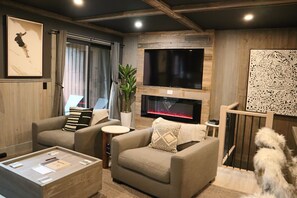 Smart TV, fireplace, stereo