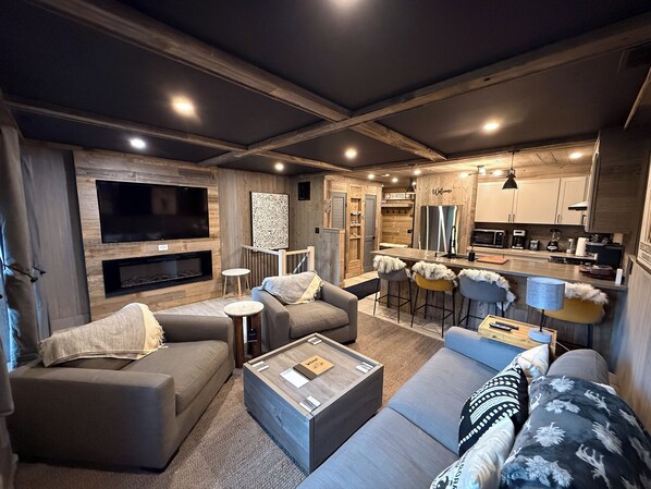 Smart TV, fireplace, stereo