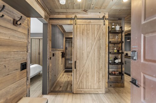 Luxury Mountain Retreat.Minutes from ski slopes,Water Park,Resort & scenic hikes