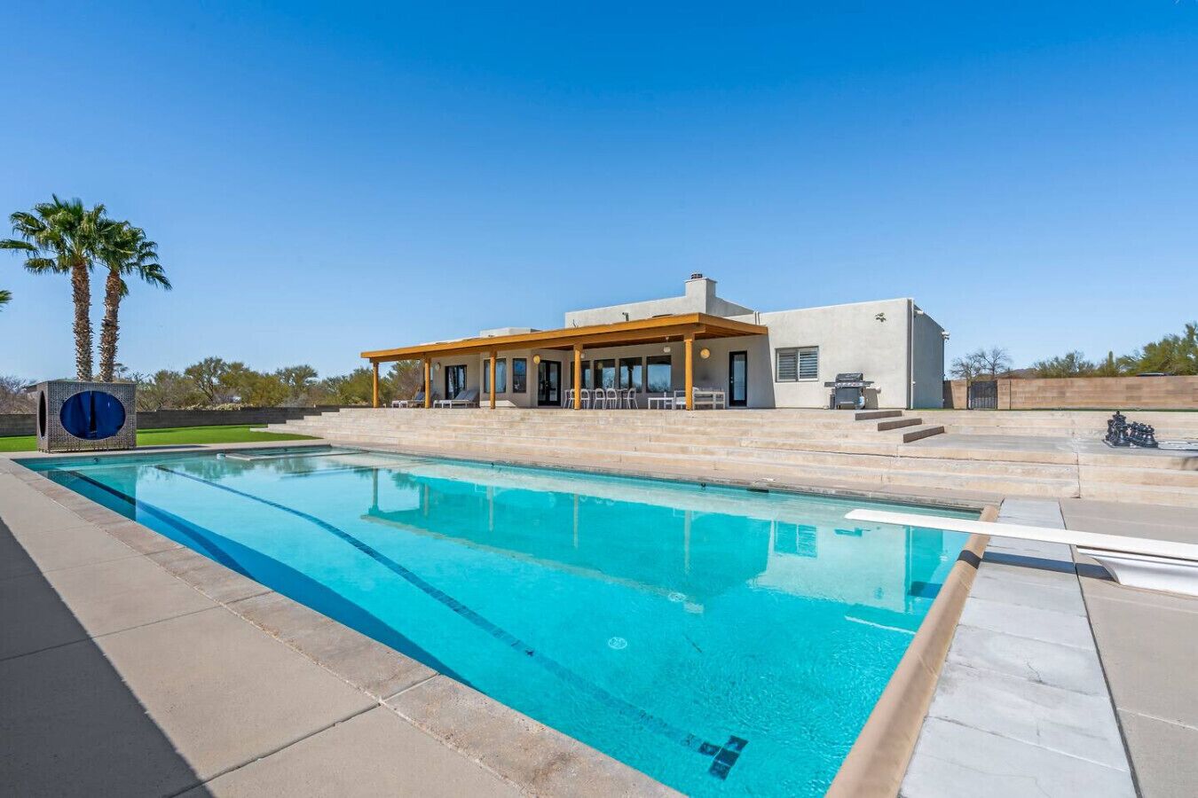 حمّام سباحة خارجي