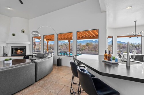 Tucson Family Getaway with pool