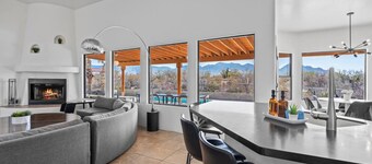 Tucson Family Getaway with pool