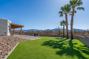 Property grounds - Tucson Family Getaway with pool (Tucson)