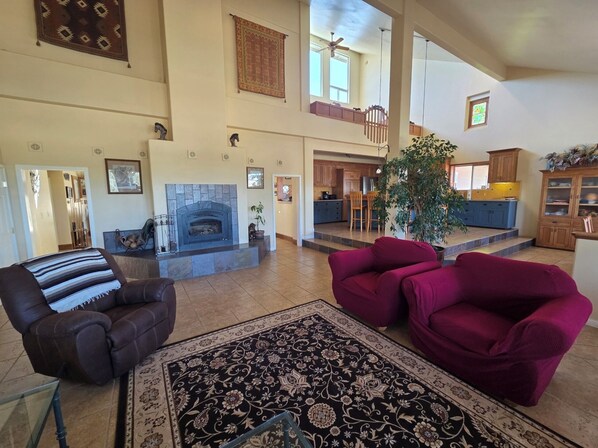 Living area - Charming 4-bedroom country house in peaceful Templeton with WiFi, AC (Templeton)