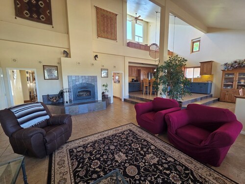 Charming 4-bedroom country house in peaceful Templeton with WiFi, AC