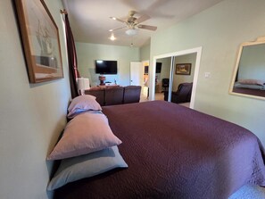 4 bedrooms, iron/ironing board, WiFi, bed sheets