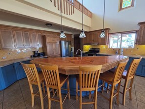 Private kitchen - Charming 4-bedroom country house in peaceful Templeton with WiFi, AC (Templeton)