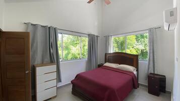 2 slaapkamers, een strijkplank/strijkijzer, gratis wifi, beddengoed