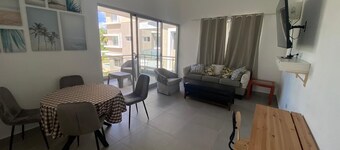 TROPICAL HIDEAWAY – STEPS FROM THE BEACH