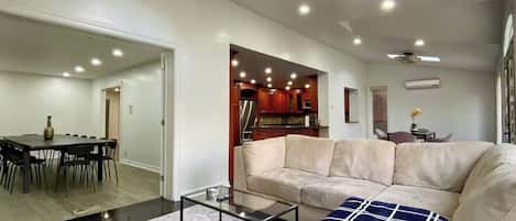Superior Villa, Garden View | Living area
