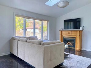 Superior Villa, Garden View | Living area