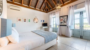5 habitaciones, tabla de planchar con plancha y cuna de viaje 