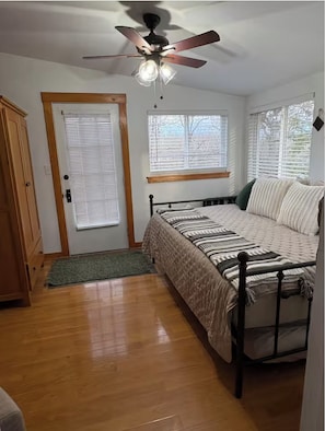 3 bedrooms, iron/ironing board, travel cot, free WiFi