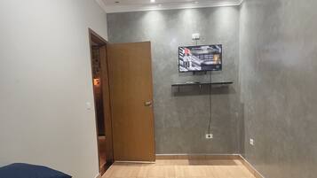 1 quarto, Wi-Fi de cortesia, roupa de cama