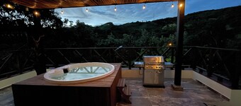 Tropical Paradise, Deluxe Duplex Cabin nestled in the majesty of the mountains