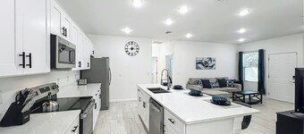 Getaways, your way!
Spacious & Modern 3BR, 2BA