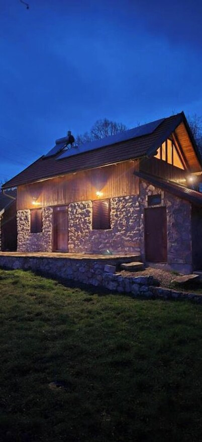 Charming 2Bed Cottage in Carasova, Banat Mountains