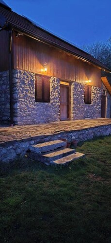 Charming 2Bed Cottage in Carasova, Banat Mountains