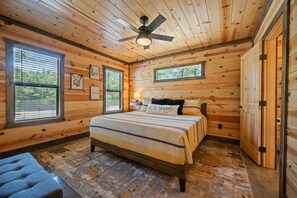 2 makuuhuonetta, silitysrauta/-lauta, ilmainen Wi-Fi, vuodevaatteet