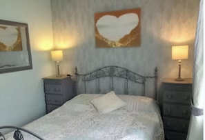 3 bedrooms, iron/ironing board, WiFi