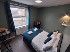 2 habitaciones, tabla de planchar con plancha, wifi y ropa de cama 