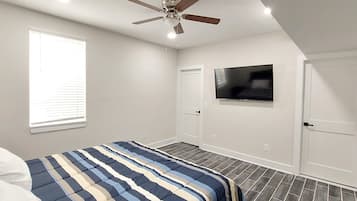 3 bedrooms, iron/ironing board, WiFi, bed sheets