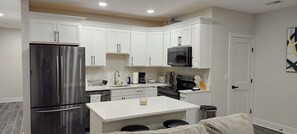 Mikroaaltouuni, uuni, liesi, astianpesukone