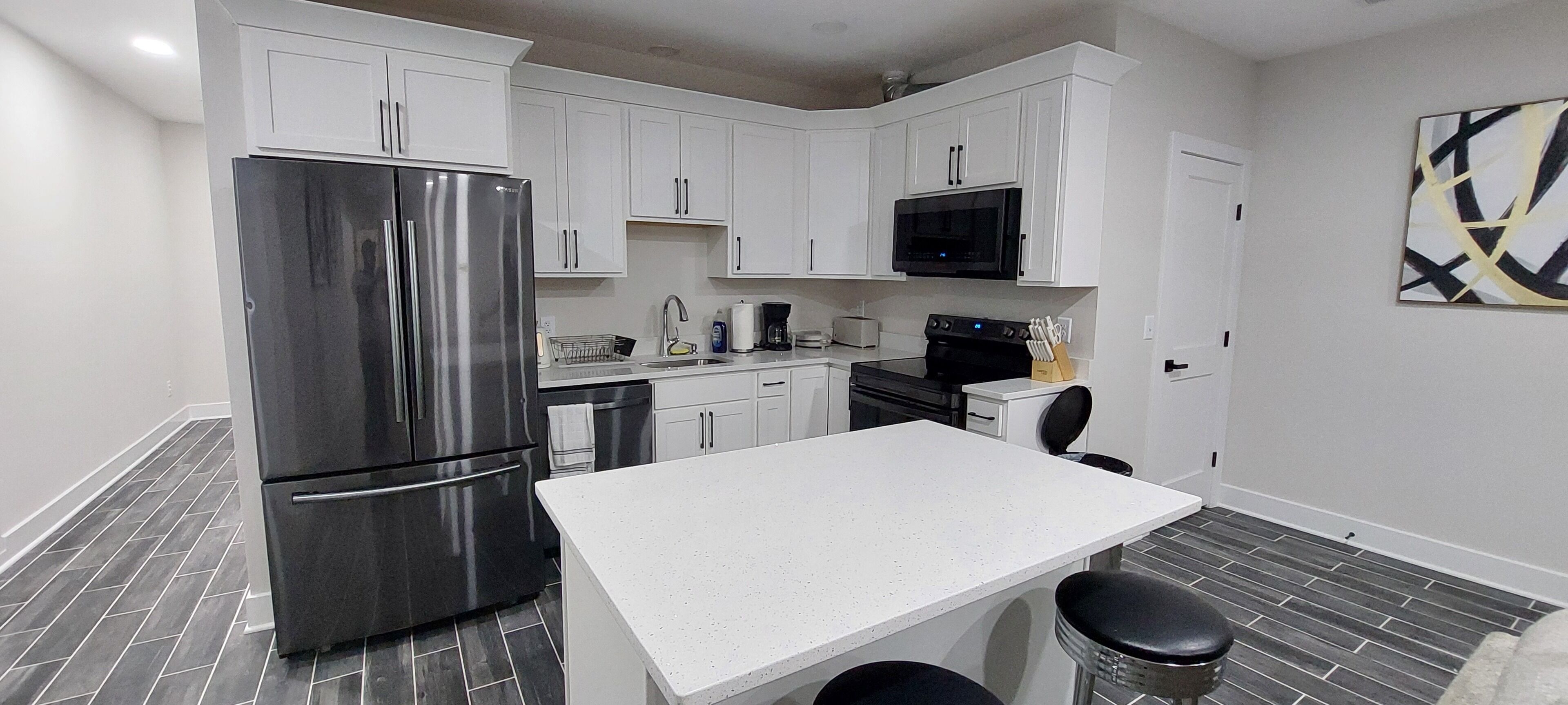 Micro-ondes, four, plaque de cuisson, lave-vaisselle