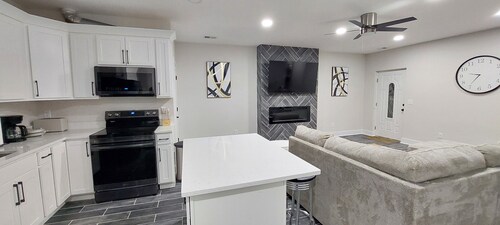 Spacious 3-bedroom & 2 baths apartment for your Quantico & DC Stay with WiFi