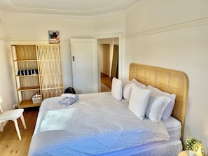 2 chambres, fer et planche à repasser, Wi-Fi, draps fournis