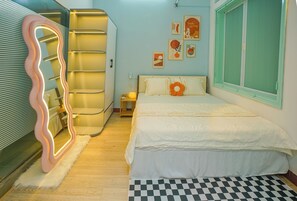 Desk, blackout drapes, soundproofing, iron/ironing board - Alula Ha Noi Homestay (Hanoi)