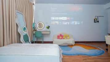 Escritorio, cortinas blackout y insonorización