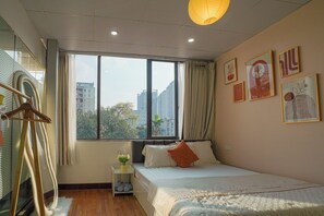 豪華雙人房, 獨立浴室, 城市景 | 書桌、遮光窗簾/窗簾、隔音、熨斗/熨衫板