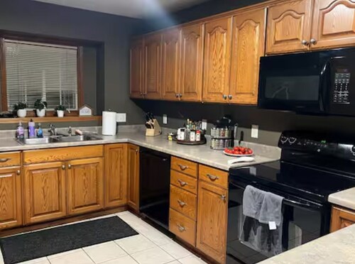 Kid-friendly cozy 2-bedroom, 2.5bath townhouse