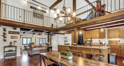 Spacious Luxe Condo in Historic Downtown Wolfeboro
