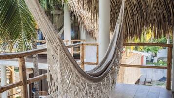 Deluxe Studio Suite, Sea View, Tower | Terrace/patio