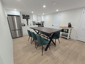 Dining - Tranquil Haven Retreat Full home with 7 Bedroom & 3 Bathrooms- 5 Min. from Lake! (Burlington)