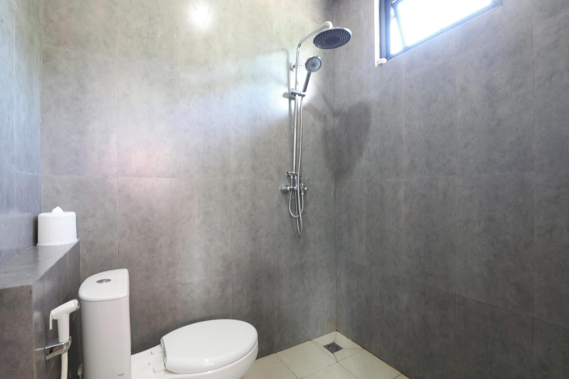 スタンダード ルーム | バスルーム | シャワー、バスアメニティ (無料)、ヘアドライヤー、石鹸