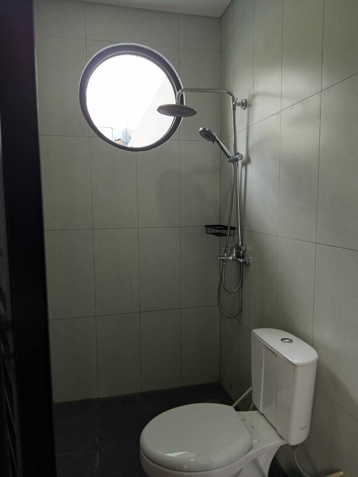 Suihku, ilmaiset hygieniatuotteet, hiustenkuivaaja, saippua