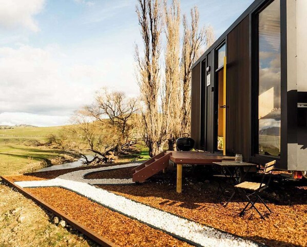 Terrace/patio - Brungle Creek Escape 1 by Tiny Away (Gundagai)